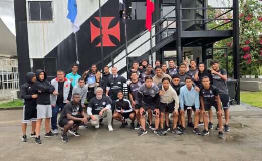 Representantes do Consulado do Uruguai visitam o Colégio Vasco da Gama no Rio de Janeiro