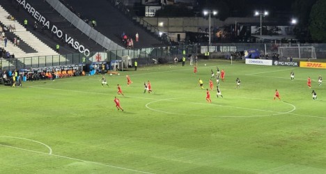 Vasco registra menor público em São Januário desde 2022 em partida contra o Barracas Central