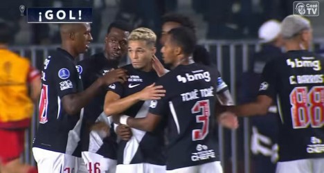 Torcedores do Vasco se negam a celebrar gol em protesto