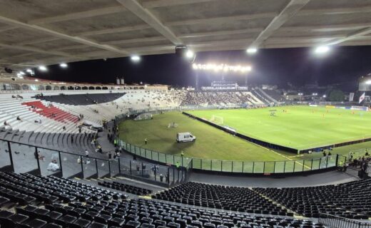 Vasco vence Barracas Central por 3 a 0 em São Januário, mas é recebido com vaias e público reduzido