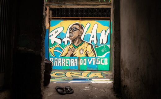 Copa do Mundo: Barreira do Vasco ganha pintura especial em homenagem a Rayan; confira fotos