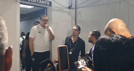Paulo Bracks, ex-diretor do Vasco, visita São Januário para acompanhar a delegação do Atlético-MG