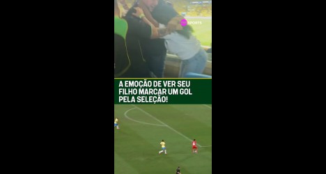 Reação da família de Rayan após gol do jovem vascaíno pela Seleção Brasileira no Maracanã