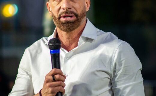 Vasco procura jogadores disponíveis no mercado para empréstimos ou aquisições parceladas