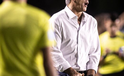 Renato enfrenta descontentamento com parte do elenco