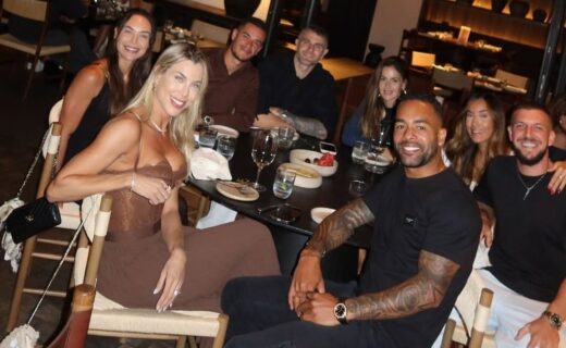 Philippe Coutinho, Alex Teixeira e Vegetti se reencontram na Grécia após passagem pelo Vasco