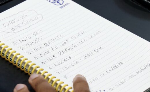 Coletiva de Igor Thiago revela anotações de Rayan publicadas pela CBF