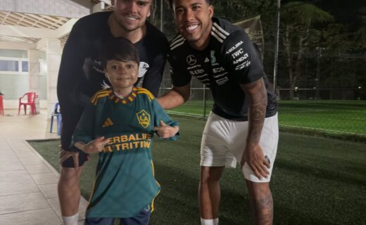 Pequeno Gui compartilha imagem ao lado de Gabriel Pec e Andrey Santos