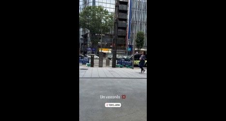 Thiago Mendes registra torcedor do Vasco em Tóquio; assista ao vídeo