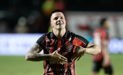 Renato Kayzer marca gol decisivo e se consagra artilheiro da Copa do Nordeste pelo Vitória