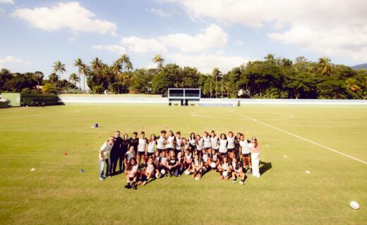 Feminino: Vasco conquista recorde no Guiness Book com embaixadinhas simultâneas por 10 segundos