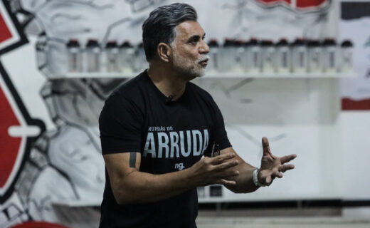 Ricardo Rocha não embarca para a Colômbia devido a dívida de pensão alimentícia; filho esclarece que não houve prisão