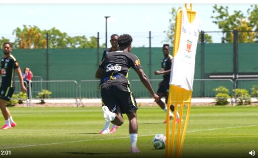 Rayan treina entre os titulares da Seleção Brasileira em preparação para o próximo desafio