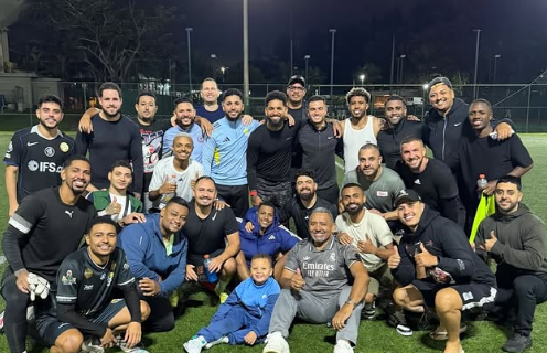 Ex-vascaínos Philippe Coutinho, Douglas Luiz e Andrey Satos se reúnem para pelada amistosa
