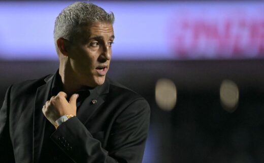 Vasco consulta Hernán Crespo para assumir o comando técnico da equipe