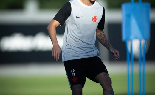 Vasco se reapresenta nesta segunda-feira; confira as imagens