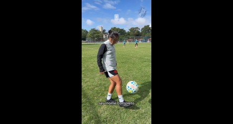 Feminino: Vane Arce faz embaixadinhas e responde a quiz; assista ao vídeo