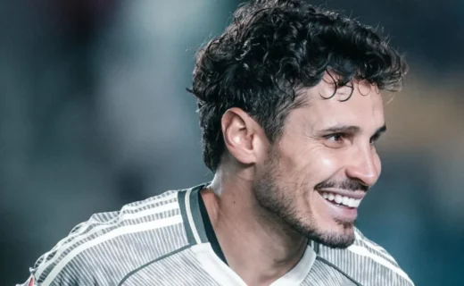 Raphael Veiga, alvo do Vasco, atravessa momento difícil no México