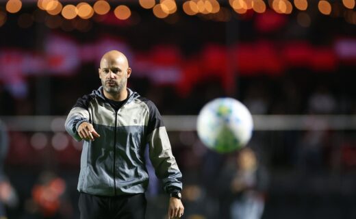 Vasco prioriza a busca por um treinador estrangeiro em nova estratégia