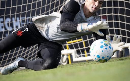 Treino do Vasco no CT Moacyr Barbosa é registrado em fotos nesta terça-feira
