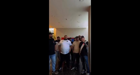 Torcedores organizados do Vasco visitam sede da SAF e não encontram interventora, que esteve presente apenas uma vez