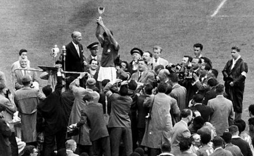 Bellini, campeão mundial pela Seleção Brasileira, acumula 430 partidas e 12 títulos pelo Vasco
