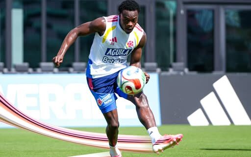 Andrés Gómez é flagrado durante treino da Seleção Colombiana em Fort Lauderdale