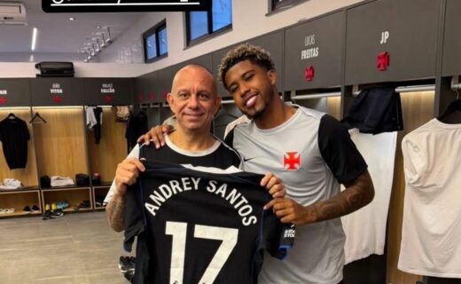 Andrey Santos visita o CT Moacyr Barbosa