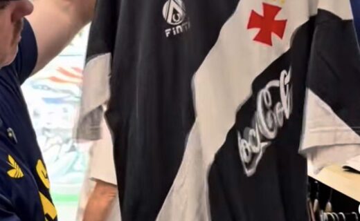 Camisa do Vasco é destaque em renomada loja de Nova York