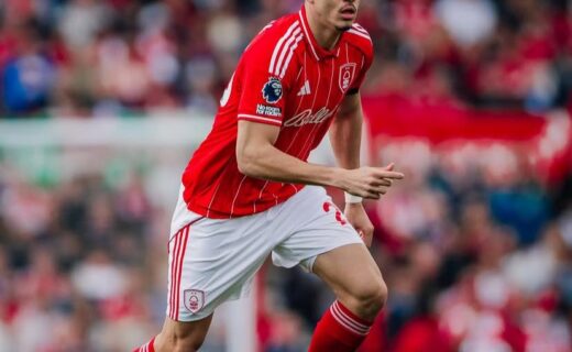 Vasco busca empréstimo do zagueiro Jair, que atuou pelo Botafogo e atualmente está no Nottingham Forest