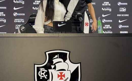 Paulinho é apresentado como novo lateral-esquerdo; confira as imagens