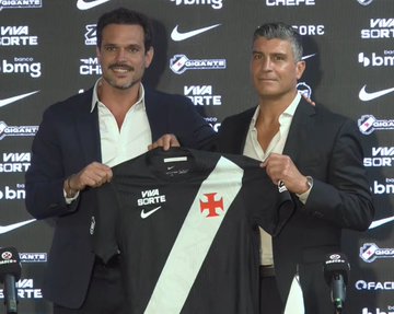 Pedro Emanuel é oficialmente apresentado por Admar Lopes no CT Moacyr Barbosa; confira as imagens