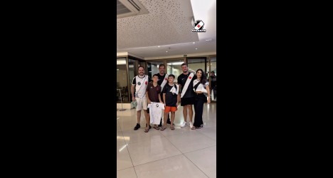 Vasco recebe visita de sócios-torcedores no hotel em Salvador