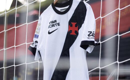 Vasco utiliza camisa branca em duelo contra o Vitória