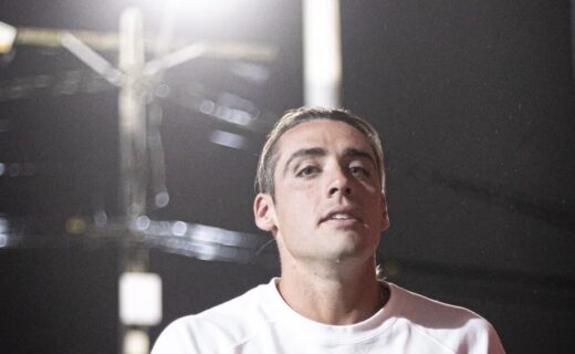Vasco compartilha imagens da chegada do elenco ao Barradão