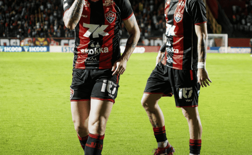 Vitória supera Vasco com gol de Renato Kayzer em ‘lei do ex’