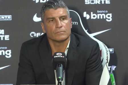 Pedro Emanuel destaca equilíbrio no jogo e oportunidades perdidas de gol