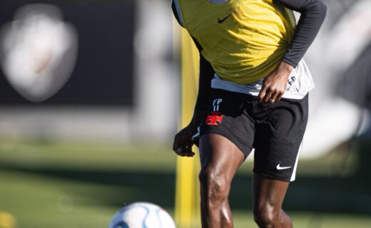 Vasco realiza treino no CT Moacyr Barbosa nesta sexta-feira; confira as fotos