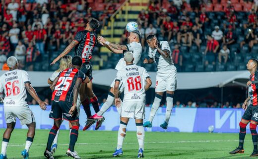 Vasco lidera estatística de gols sofridos por falhas individuais no Brasileiro; confira os lances