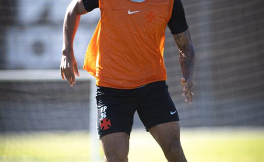 Vasco divulga imagens do treino realizado neste sábado no CT Moacyr Barbosa