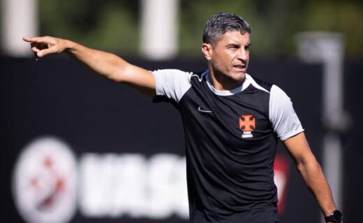 Vasco define time titular no esquema 4-3-3 sob comando de Pedro Emanuel