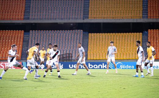 Vasco realiza treino no gramado do Atanasio Girardot após duelo com o Independiente Medellín