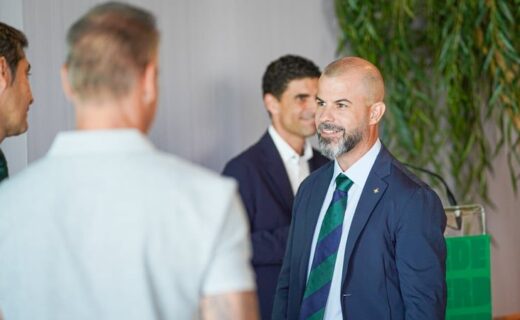 Betis avalia propostas por Deossa e busca acordo que beneficie todas as partes
