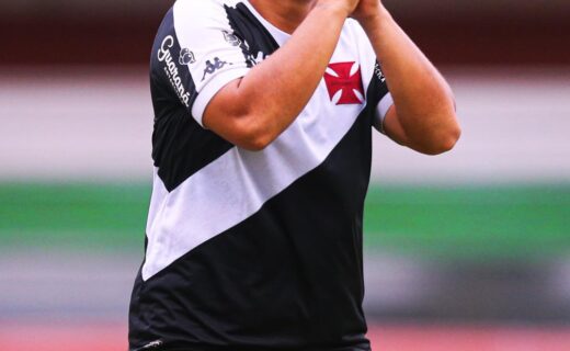 Feminino: Após 1 ano e 4 meses se recuperando de lesão, Bea retorna ao time