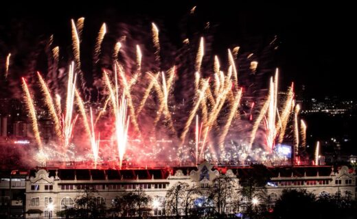 Show de fogos de artifício marca a chegada de Vasco x Mirassol em São Januário