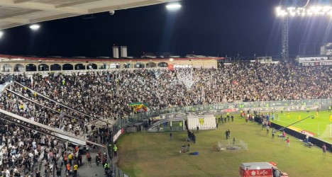 Torcida do Vasco entoa: ‘Obrigações são para vencer no Caldeirão’