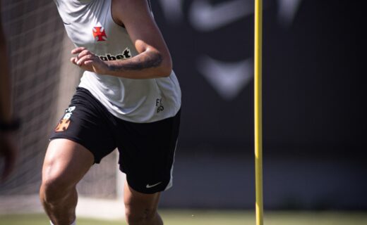 CT Moacyr Barbosa recebe fotos de treino com bola de Mateus Carvalho