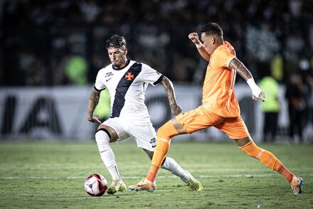 Huracán-ARG avança em negociações com o Vasco para contratar Saldivia