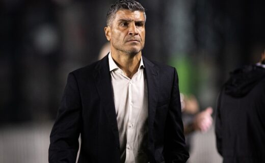 Pedro Emanuel comenta outros assuntos na coletiva após Vasco 1 x 0 Independiente Medellín