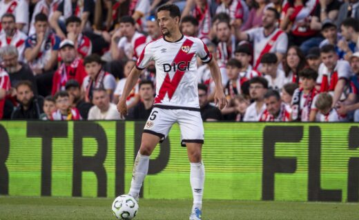 Vasco avalia contratação de Luiz Felipe, mas condição física do zagueiro dificulta acordo; Andrei Girotto é outra opção na mira